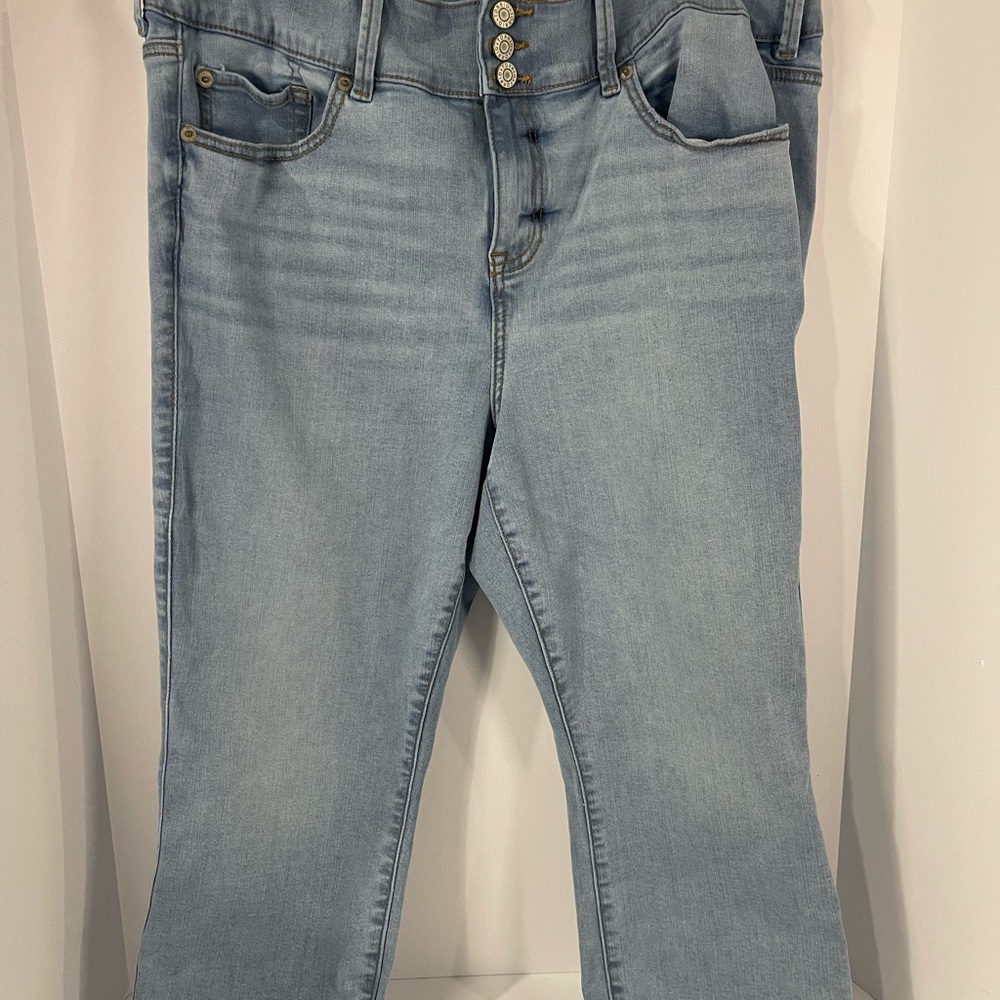 Torrid Cropped Plus Size 18 Jegging High Waist Blue Wash Demin Crop Jeans.